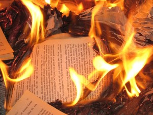 Libri bruciati Ucraina