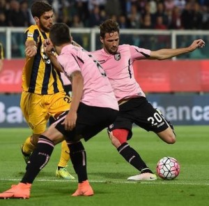 Franco Vazquesz segna l'1-0 in Palermo-Verona, trascinando la squadra alla salvezza e siglando il suo ultimo gol con la maglia rosanero. 