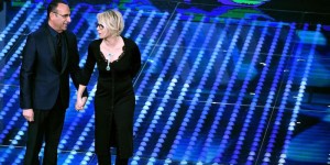 Conti e De Filippi sul palco di Sanremo 2017