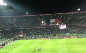 Palermo - Juventus 29 novembre 2015. La curva nord del Barbera espone la bandiera francese in ricordo delle vittime di Parigi. Fot di Gabriele Bonafede