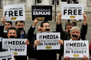 Manifestazione a favore della libertà di stampa in Turchia