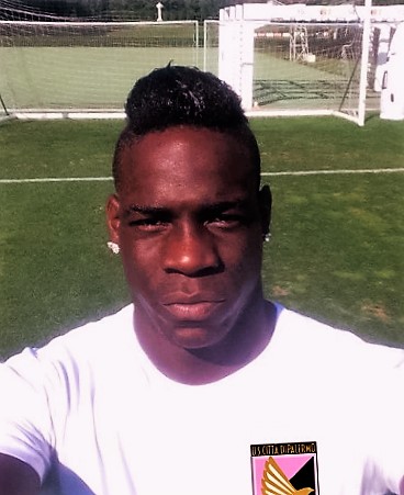 Balotelli rosanero_maglia bianca_p_Bis