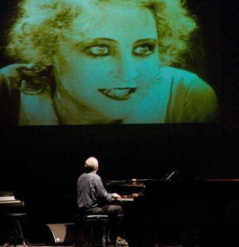 Pianoforte e cinema muto foto tratta da zero.eu