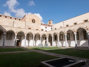 Il chiostro della Galleria d' Arte Moderna (GAM) a Palermo. Foto di Anna Fici