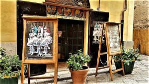 Il teatro-laboratorio dei pupi siciliani di Cuticchio, in via Bara all'Olivella a Palermo. Foto di Giusi Andolina