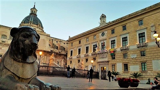 A pochi passi da  Piazza Pretoria e il Municipio di Palermo... Foto di Giusi Andolina