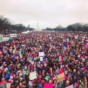 La Womens' March porta in piazza alcuni milioni di oppositori a Trump. Foto tewittata dal profilo twitter Womens' March https://twitter.com/womensmarch