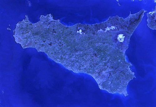 Sicilia da satellite tratta da wikipedia blu