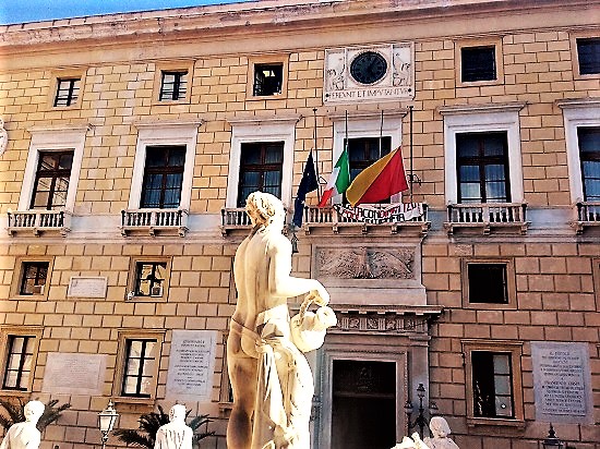 Municipio di Palermo Piazza Pretoria consiglio comunale Toto Orlando foto di Gabriele Bonafede M1