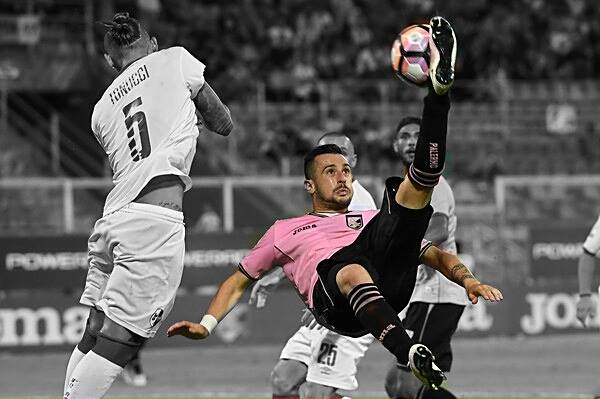 Nestorovski, già 10 gol nella prima parte del torneo, giocando solo 13 partite.