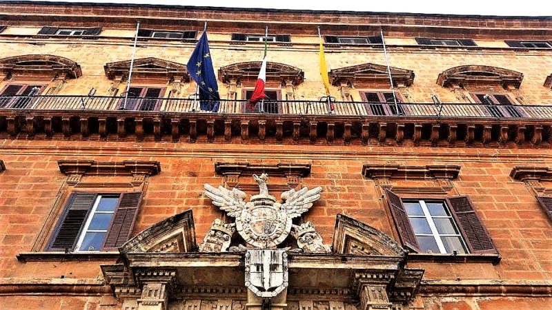 Palazzo Reale a Palermo (Palazzo dei Normanni) sede dell'Assemblea Regionale Siciliana, particolare dello stemma nel lato principale