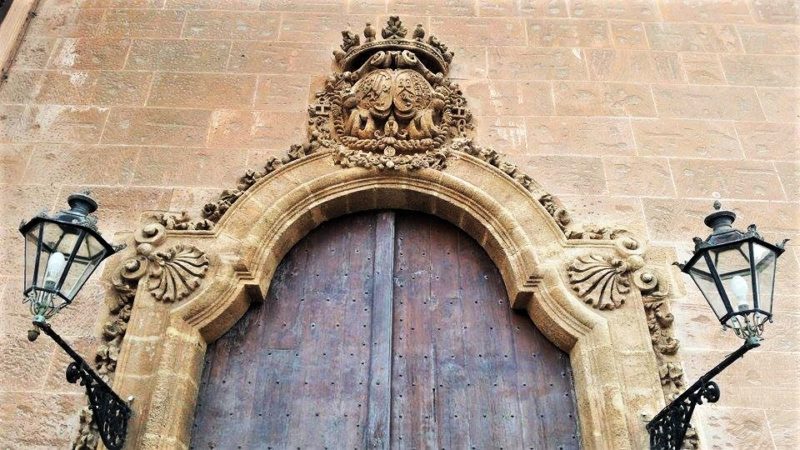 Porta d'entrata a Palazzo dei Normanni, sede ARS