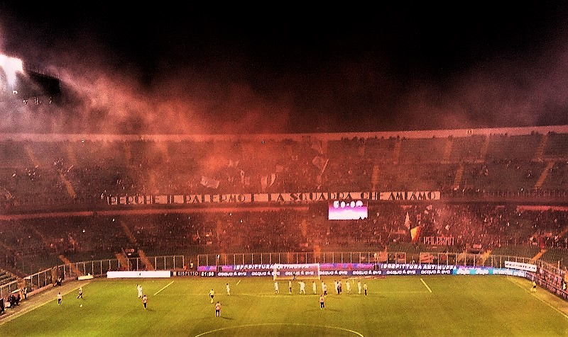 Cielo rosa e nero sul Palermo...