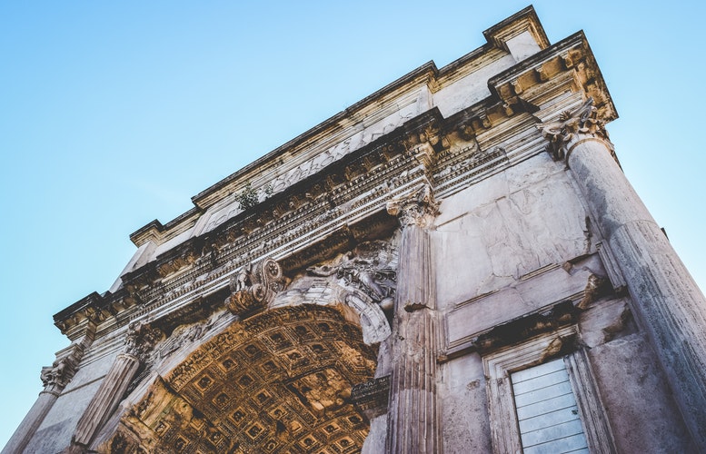 Arco di Trionfo a Roma foto di Jace Grandinetti da Unsplash