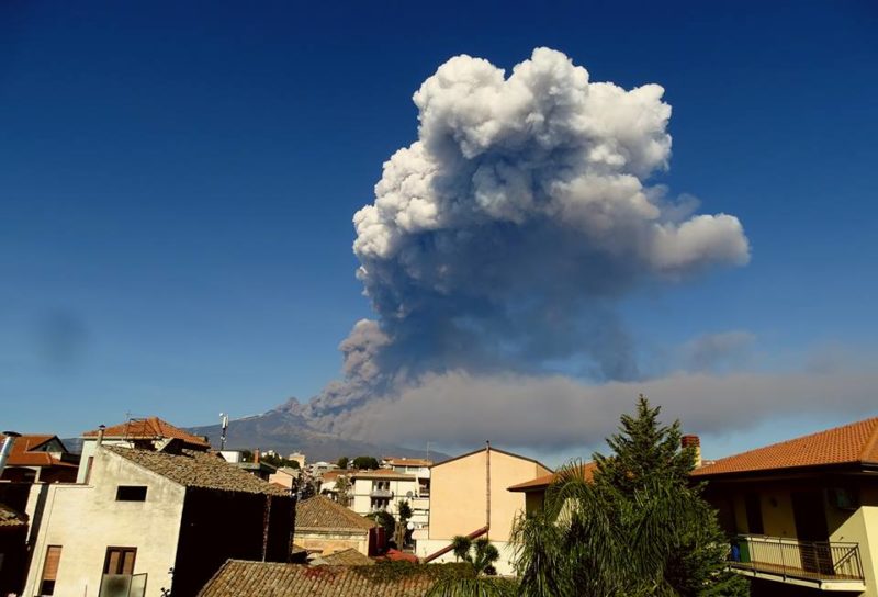 Etna inizio eruzione 24 dic 2018 foto Boris Behncke 1