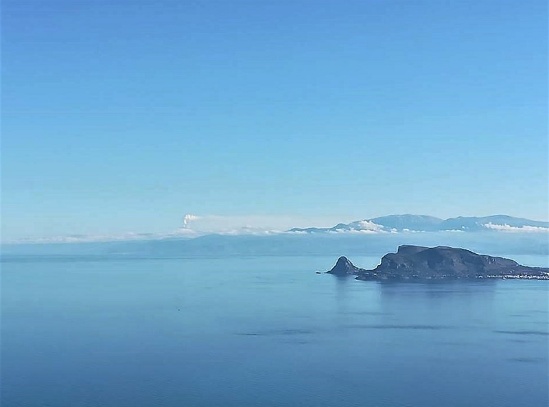 Etna visto da Monte Pellegrino, esattamente dalla statua Santa Rosalia. Foto di Emilia Tornatore pubblicata su FB