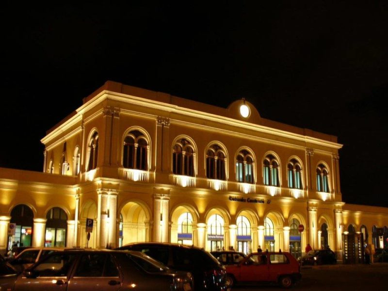 Stazione di Catania notturna