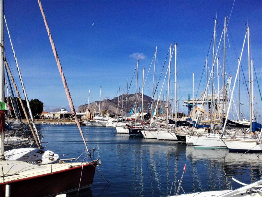 Palermo La Cala con Monte Pellegrino sullo sfondo