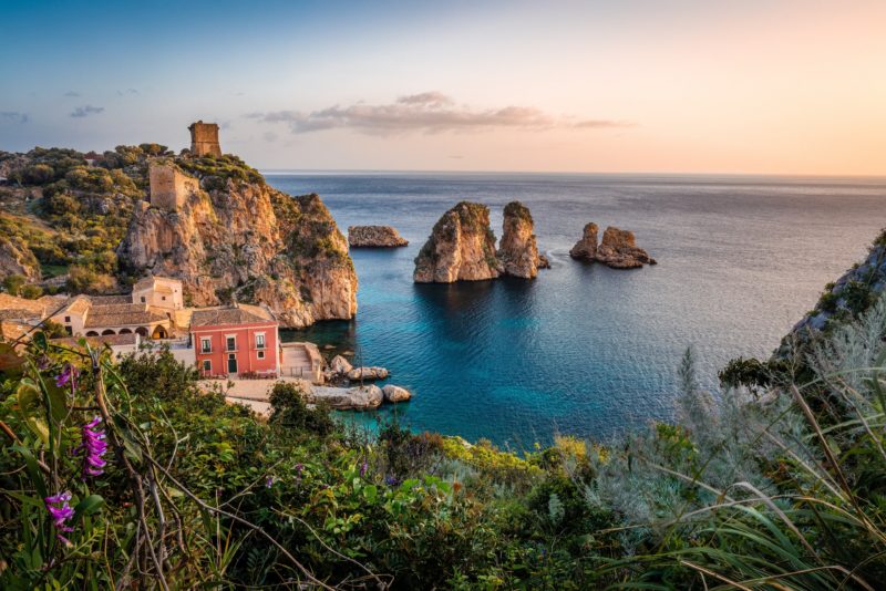 Un'icona del turismo in Sicilia. Photo by Samuel Ferrara on Unsplash