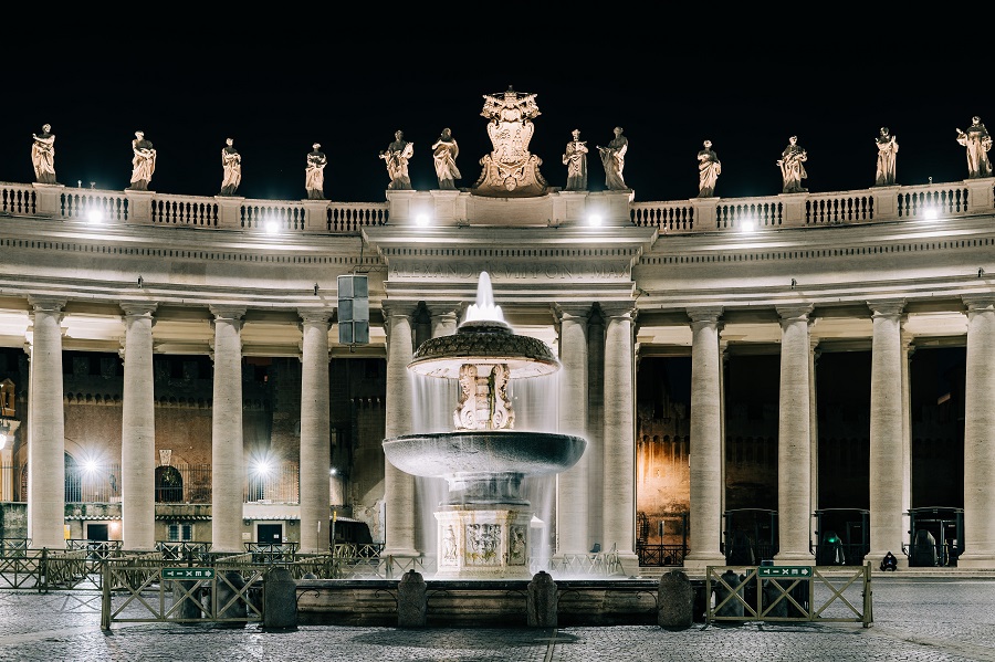 Vietano acqua agli assetati