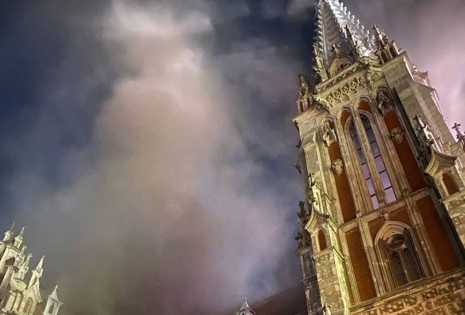 Cattedrale di San Nicola a Kyiv in fiamme