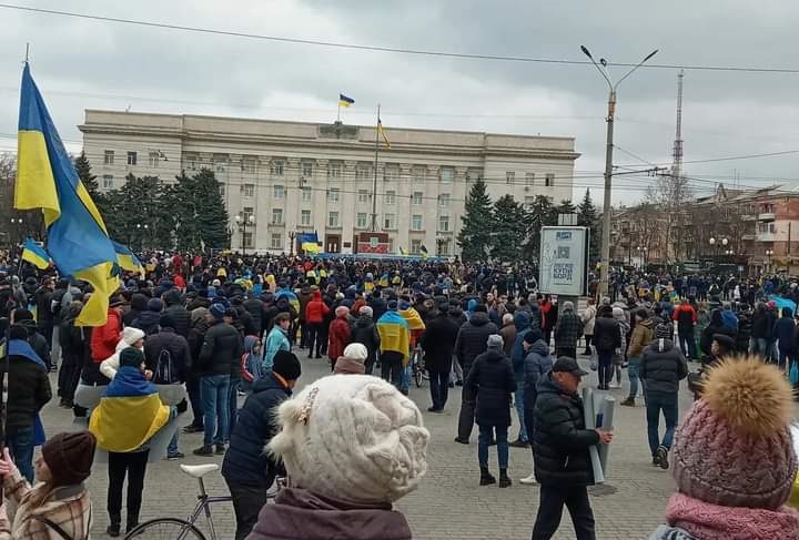 Kherson liberata festa in piazza M